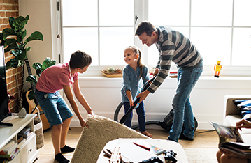 מי מנקה את הבית